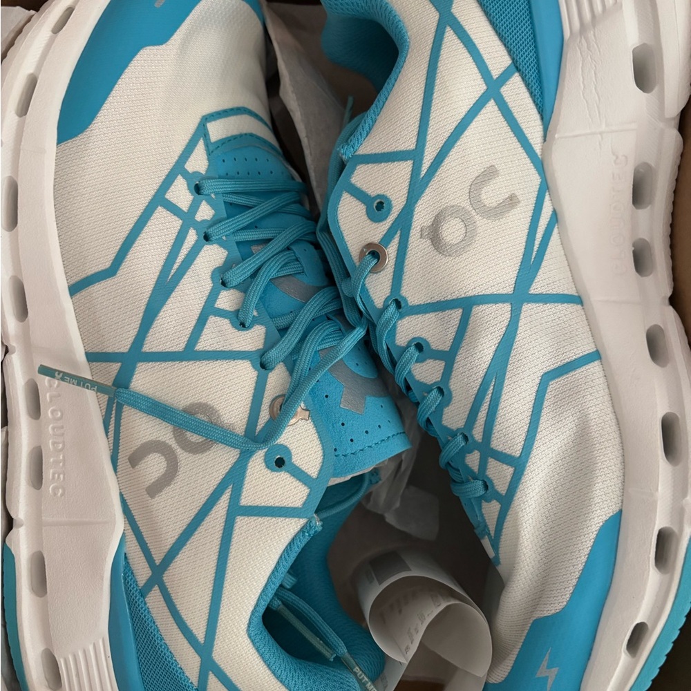 ON Cloudnova Z5 Sneakers New in Box